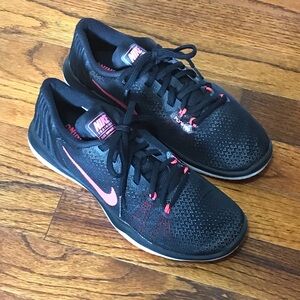 Nike Flywire Training Flex Supreme TR5 Fashion Sneaker Athletic Shoes
Girls